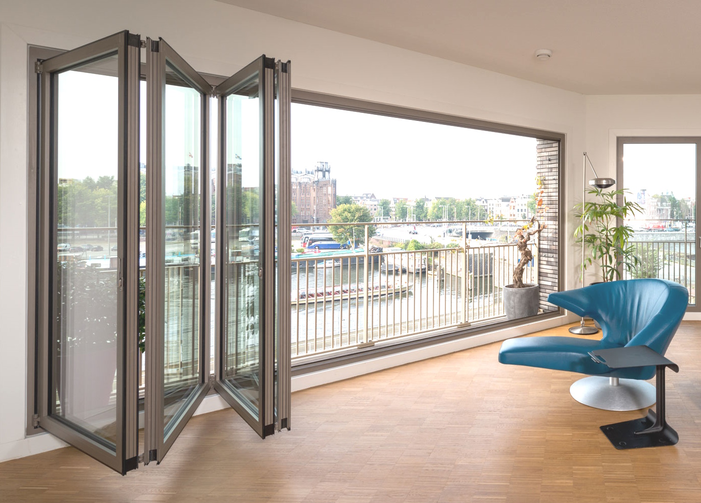 Katlanır Cam Balkon Sistemleri: Mekanlarınızı Dönüştürün