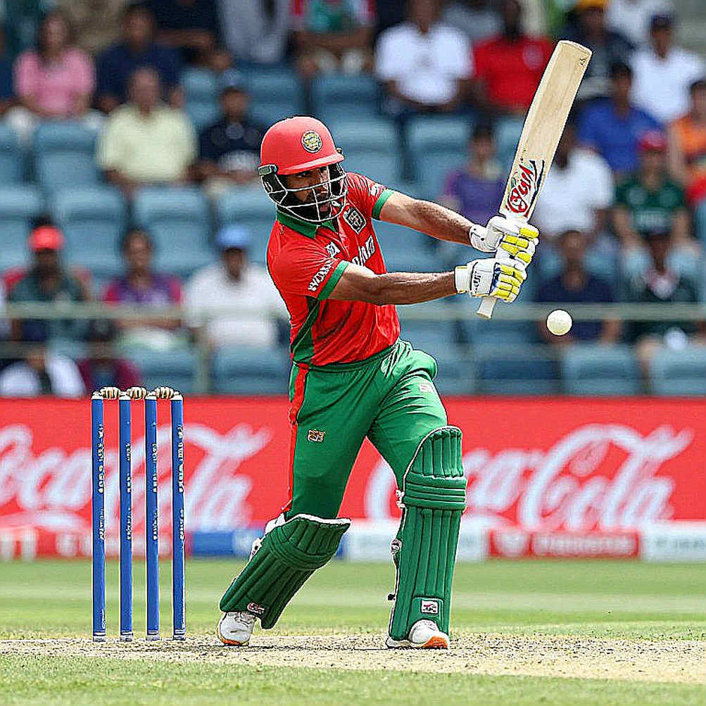 লিয়নের বাদ পড়া আর হ্যাজলউডের অসুস্থতা: অস্ট্রেলিয়ার সিম আক্রমণের ভাঙন