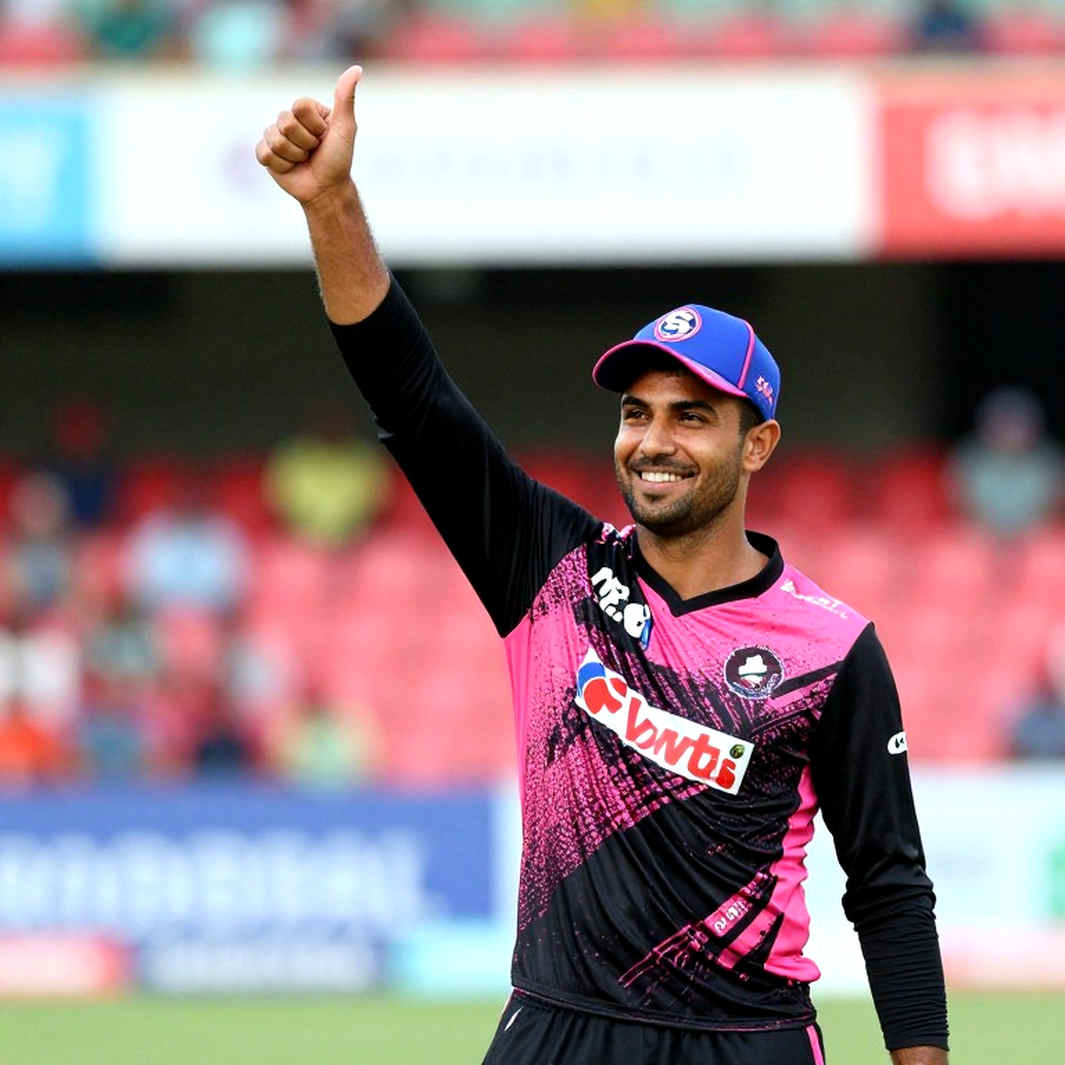 A 137 All Out and a 114-Ball 67 Not Out: Mahinda's Semi-Final Rests on One Bat A 137 All Out and a 114-Ball 67 Not Out: Mahinda's Semi-Final Rests on One Bat