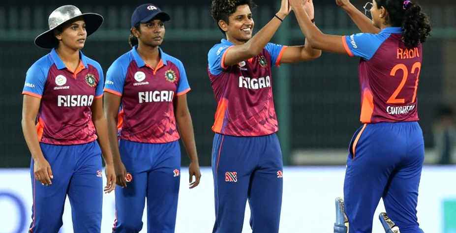 রায়পুরের প্রথম সকাল: জিম্বাবুয়ের বিরুদ্ধে ভারতের 'নির্ভীক' পরীক্ষা এবং চ্যাম্পিয়ন্স ট্রফির ছায়া রায়পুরের প্রথম সকাল: জিম্বাবুয়ের বিরুদ্ধে ভারতের 'নির্ভীক' পরীক্ষা এবং চ্যাম্পিয়ন্স ট্রফির ছায়া