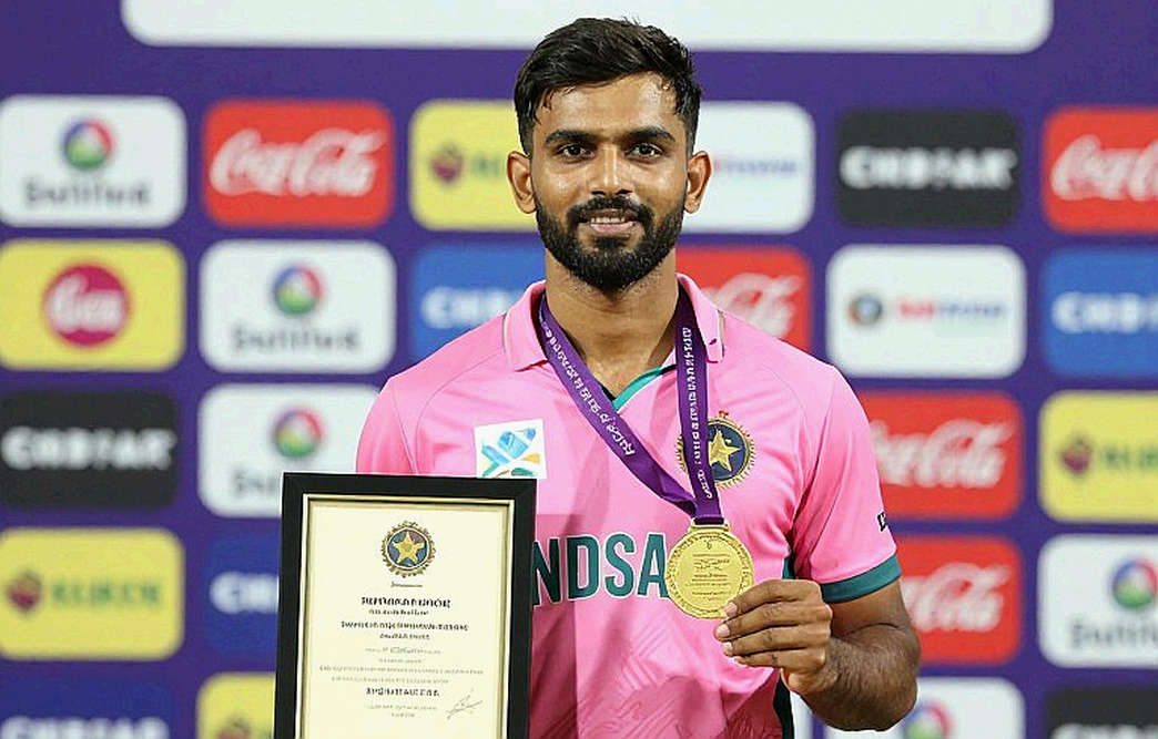 লাহোর ফাইনাল: পাকিস্তানের বোলিং আর শ্রীলঙ্কার ব্যাটিংয়ের মাঝখানে একটি অচিহ্নিত টস লাহোর ফাইনাল: পাকিস্তানের বোলিং আর শ্রীলঙ্কার ব্যাটিংয়ের মাঝখানে একটি অচিহ্নিত টস