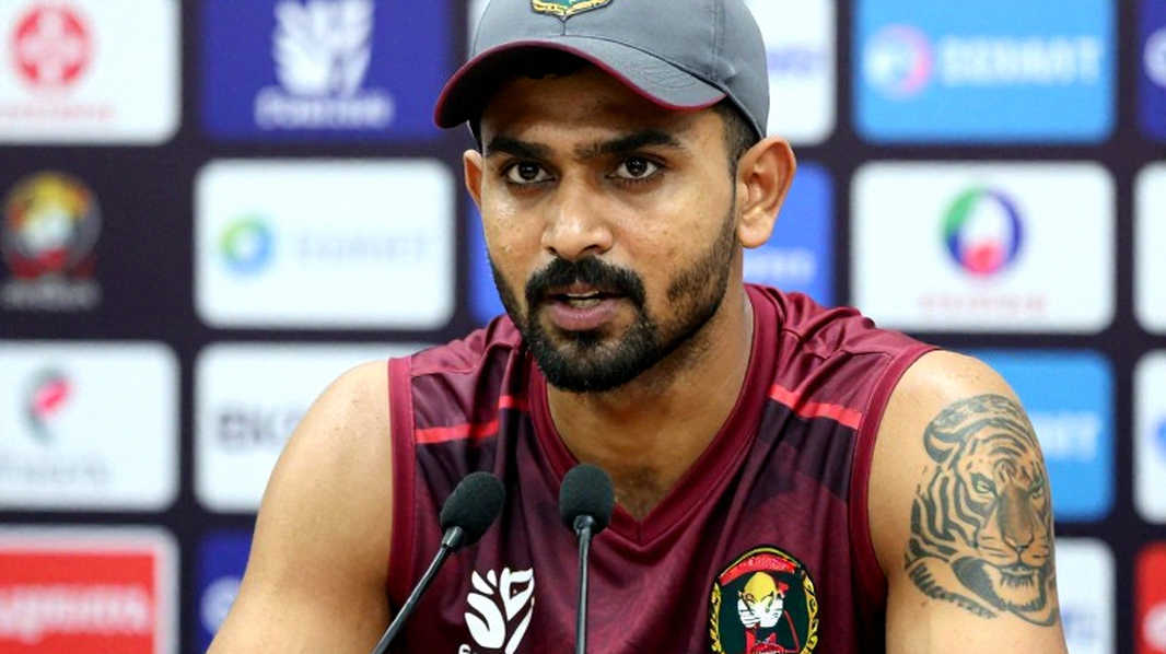 রাওয়ালপিণ্ডির ৩০৫: সালমানের সেঞ্চুরি, আর শেষ ২৯ বলে হারিয়ে যাওয়া হিসাব রাওয়ালপিণ্ডির ৩০৫: সালমানের সেঞ্চুরি, আর শেষ ২৯ বলে হারিয়ে যাওয়া হিসাব
